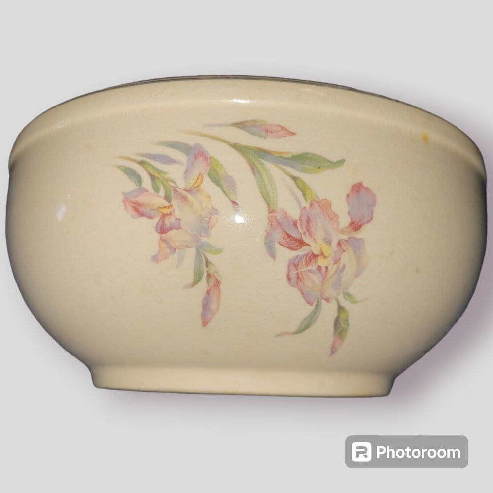 Vintage Universal Potteries Cambridge Mixing Bowl 8 1/2”